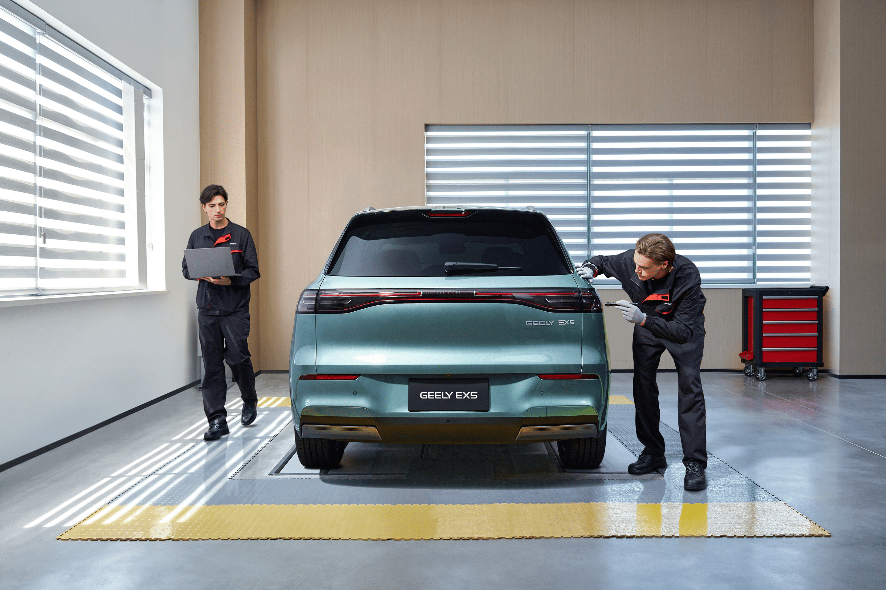 Efficient Geely service center